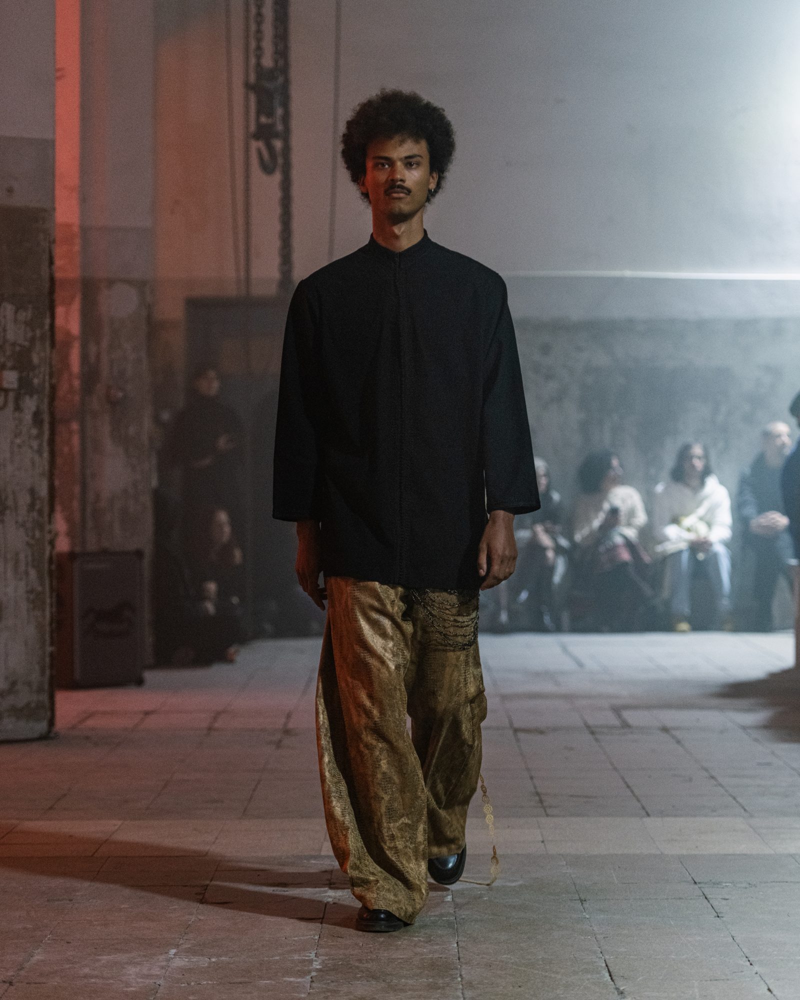 Moussaoui Modenschau — Runway in der Halle